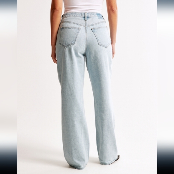 A&F High Rise Loose Jean - Picture 3 of 12